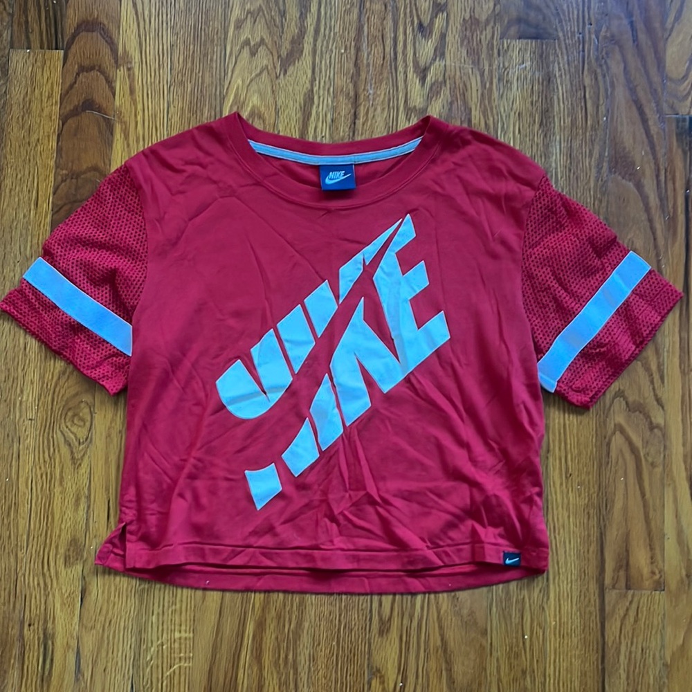 NIKE cropped t shirt